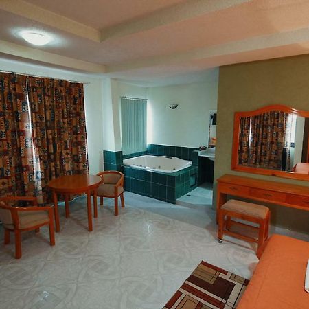 Hotel El Conquistador Monarca. Zitácuaro Kültér fotó